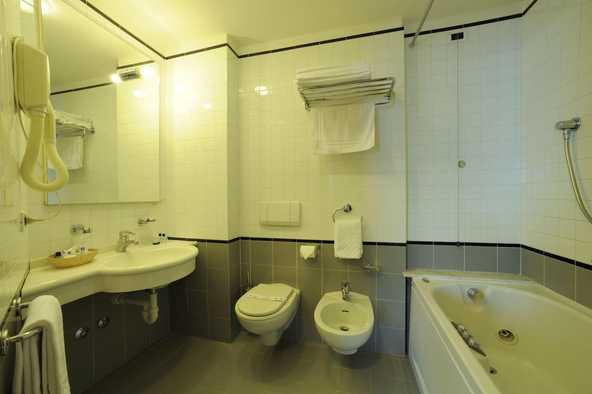 Le Roi Hotel